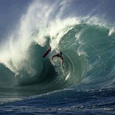 Впечатляющие волны для лучших серфингистов мира